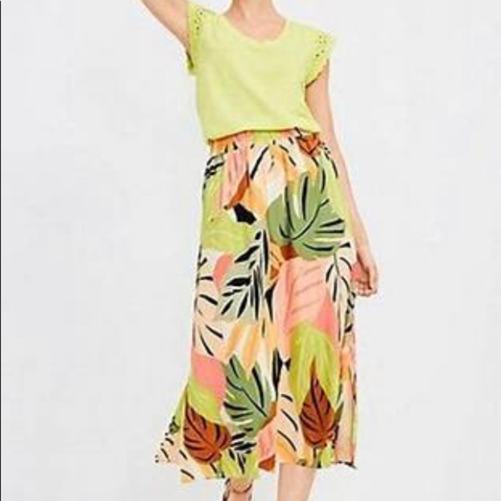 Size S Palm Smocked Midi Skirt